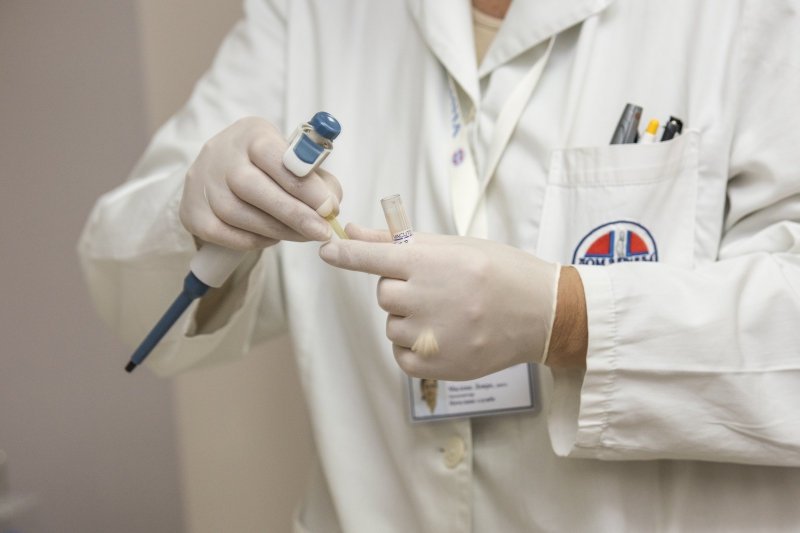 dentiste-VILLENEUVE LOUBET-min_person-white-care-medicine-health-laboratory-917211-pxhere.com